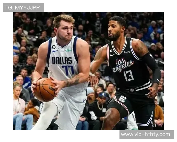 里斯观看魔术比赛后迅速赶往多伦多支持弟弟朱利安贡献9分6板表现出色 里斯观看魔术比赛后迅速赶往多伦多支持弟弟朱利安贡献9分6板表现出色