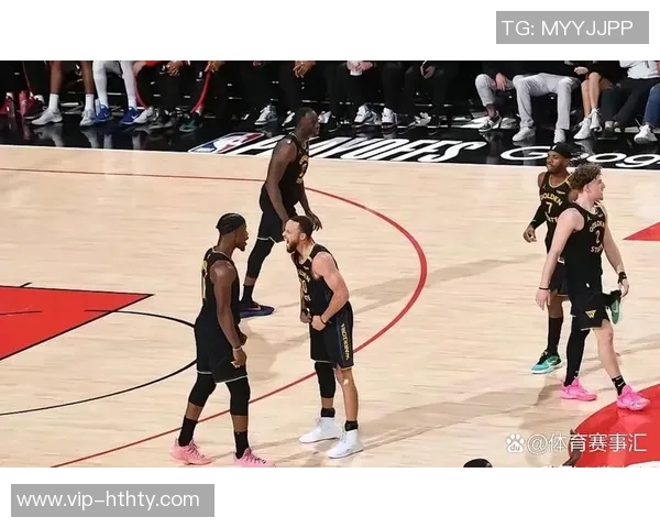 科尔强调关键时刻进攻策略应聚焦库里与巴特勒并创造空间