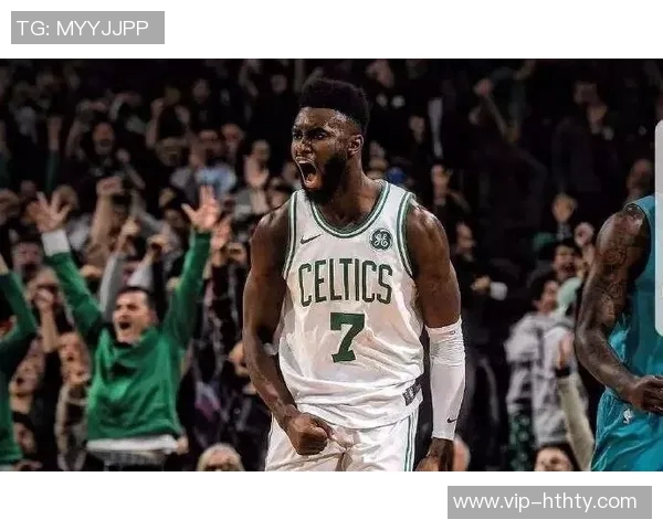 杰伦布朗首节表现低迷10分钟内5投全失三分球未能命中引发关注 杰伦布朗首节表现低迷10分钟内5投全失三分球未能命中引发关注